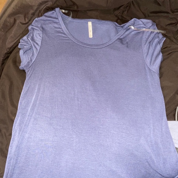 Soft lavender tee - Picture 1 of 4